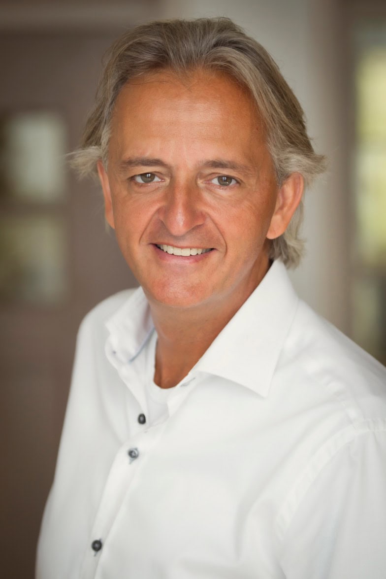 Over Ronald Smulders